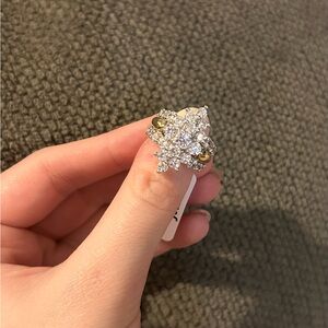 JTV ETERNO (TM) YELLOW B
LUCE (R) White Diamond SIMULANT RING